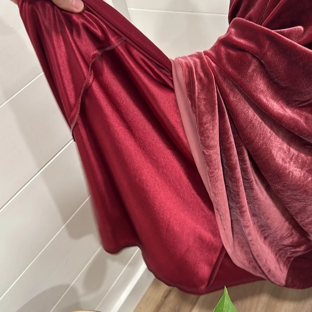 Revelry Micah Convertible Velvet Maxi Dress in Romantic Rose Red Size Medium